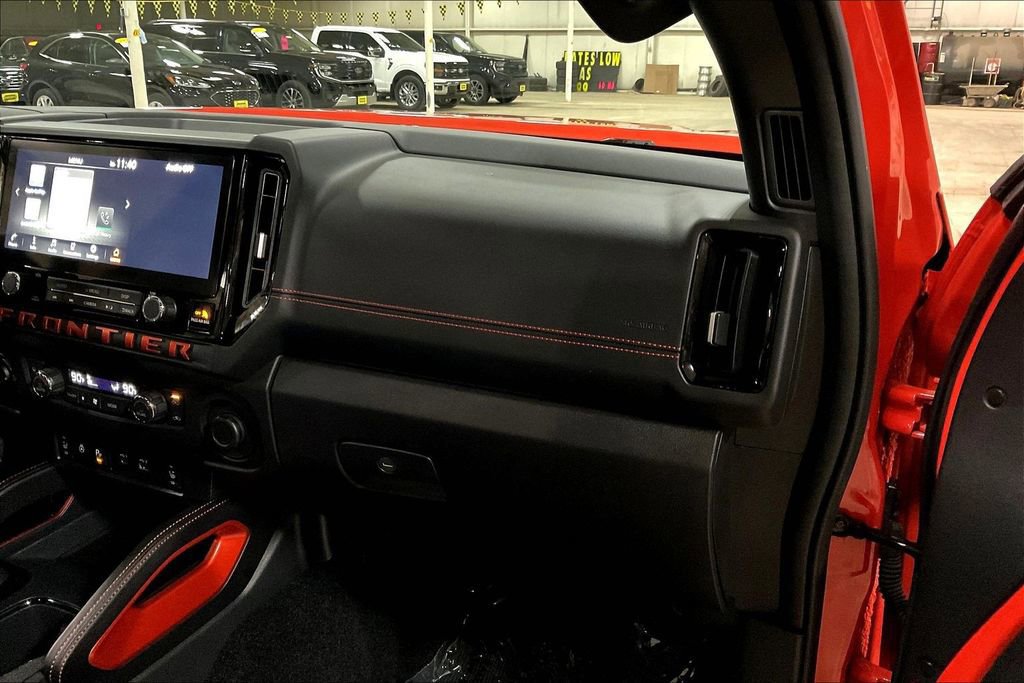 Used 2025 Nissan Frontier PRO-4X w/ Pro Convenience Package image 15