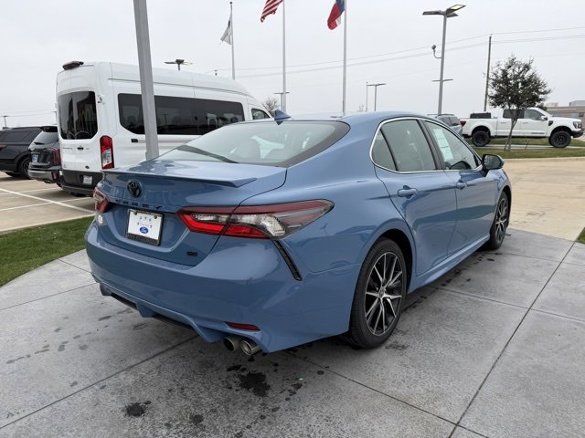 Used 2024 Toyota Camry SE image 6