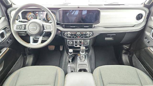 Used 2025 Jeep Wrangler Unlimited Sahara image 25