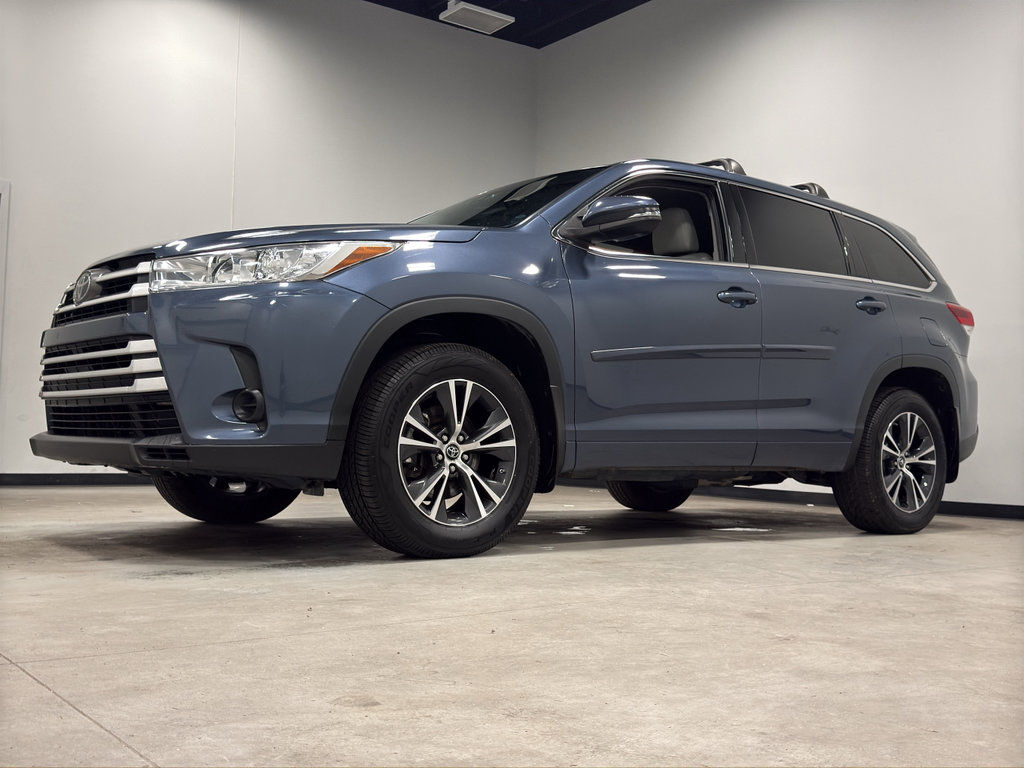 Used 2017 Toyota Highlander LE image 4