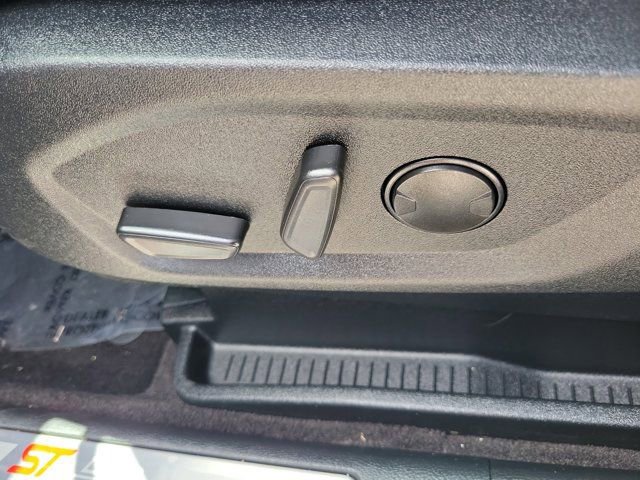 Certified 2020 Ford Edge ST-Line image 24