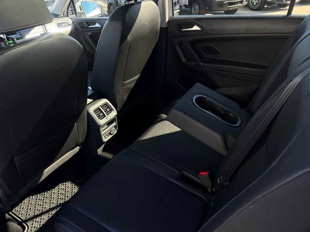 Used 2020 Volkswagen Tiguan SE w/ Panoramic Sunroof Package image 14