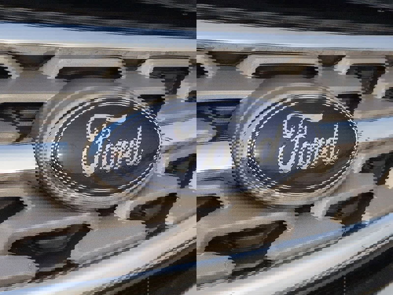 Certified 2018 Ford Explorer XLT w/ Equipment Group 202A image 12