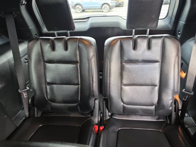 Certified 2019 Ford Explorer XLT w/ Equipment Group 202A FWD image 16