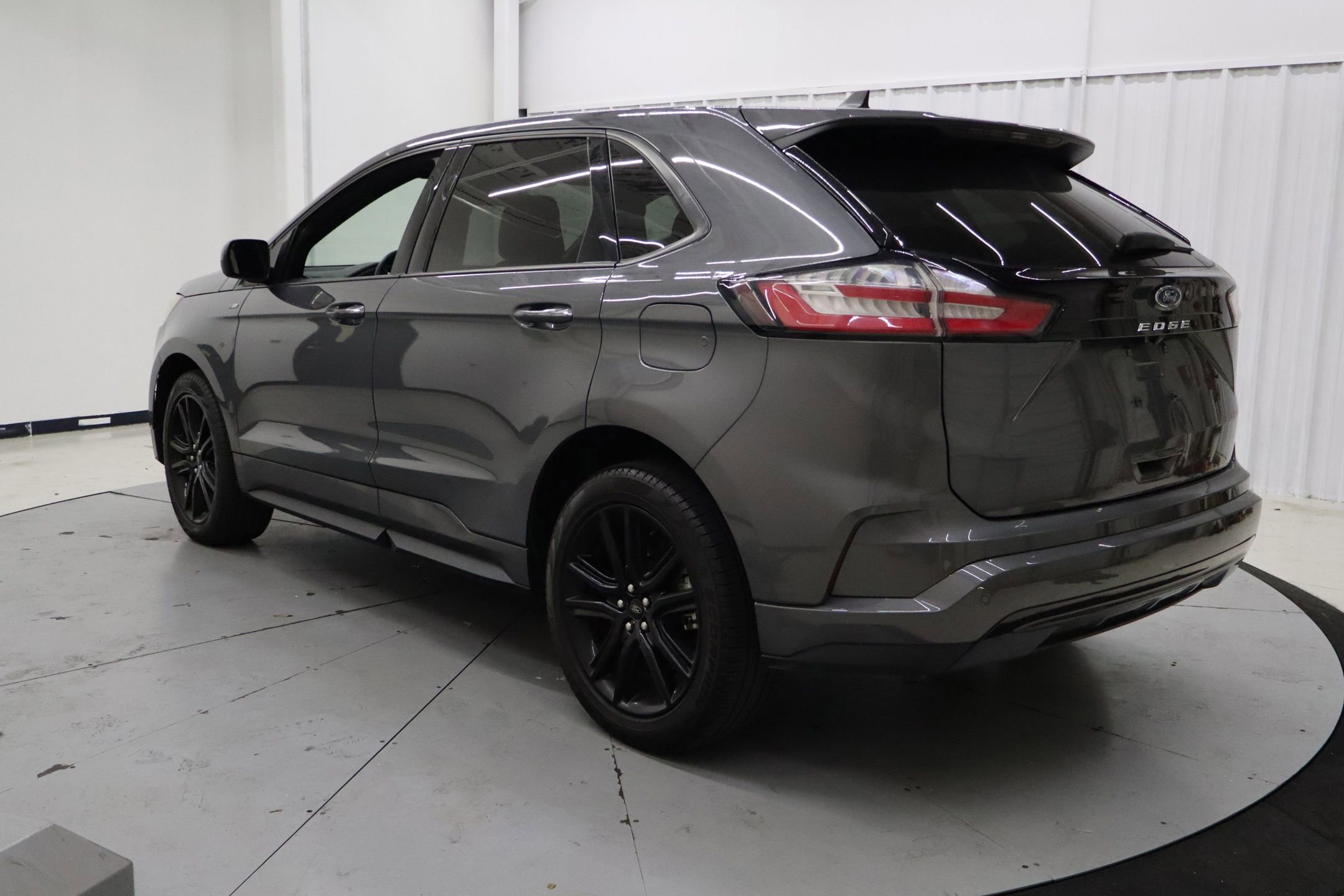 Certified 2024 Ford Edge ST-Line image 3