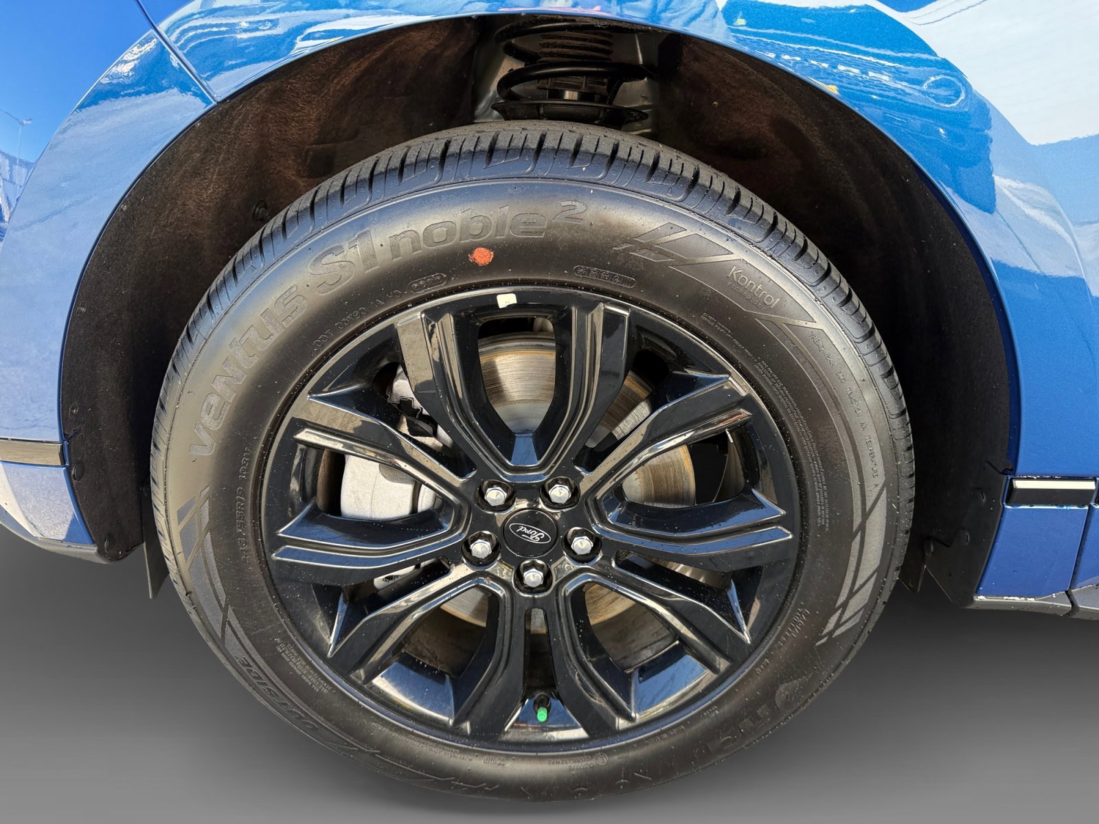 Certified 2024 Ford Edge SE w/ Black Appearance Package image 9