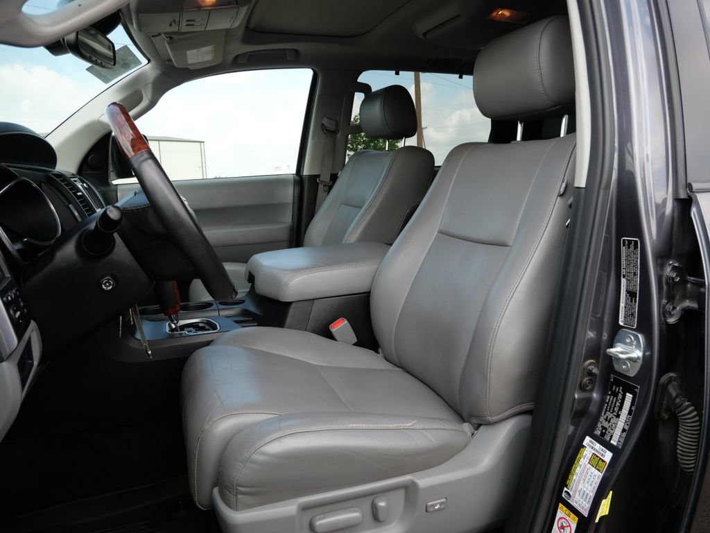 Used 2018 Toyota Sequoia Platinum w/ Carpet Mat Package image 17