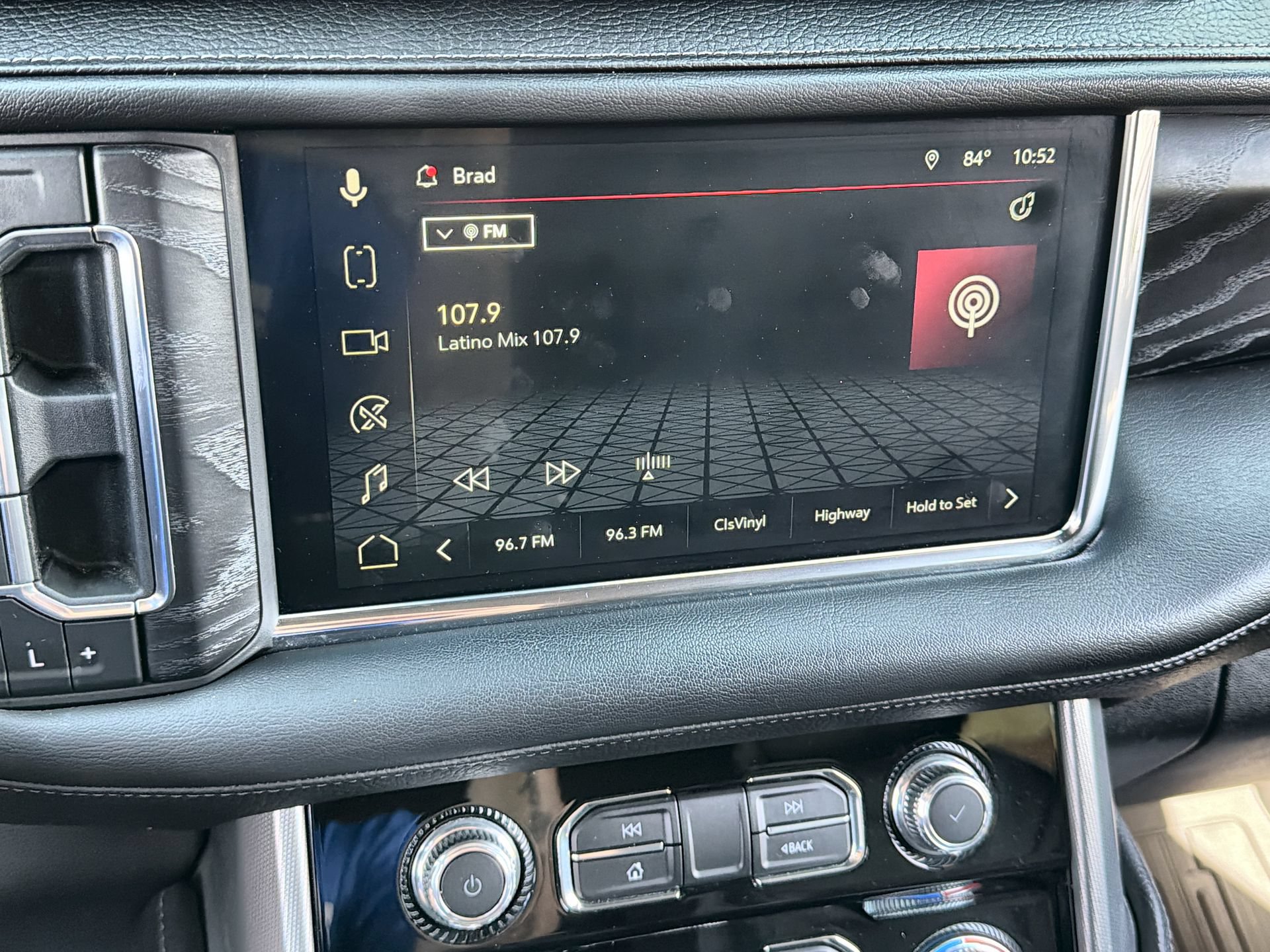 Used 2022 GMC Yukon Denali AWD/4WD image 16