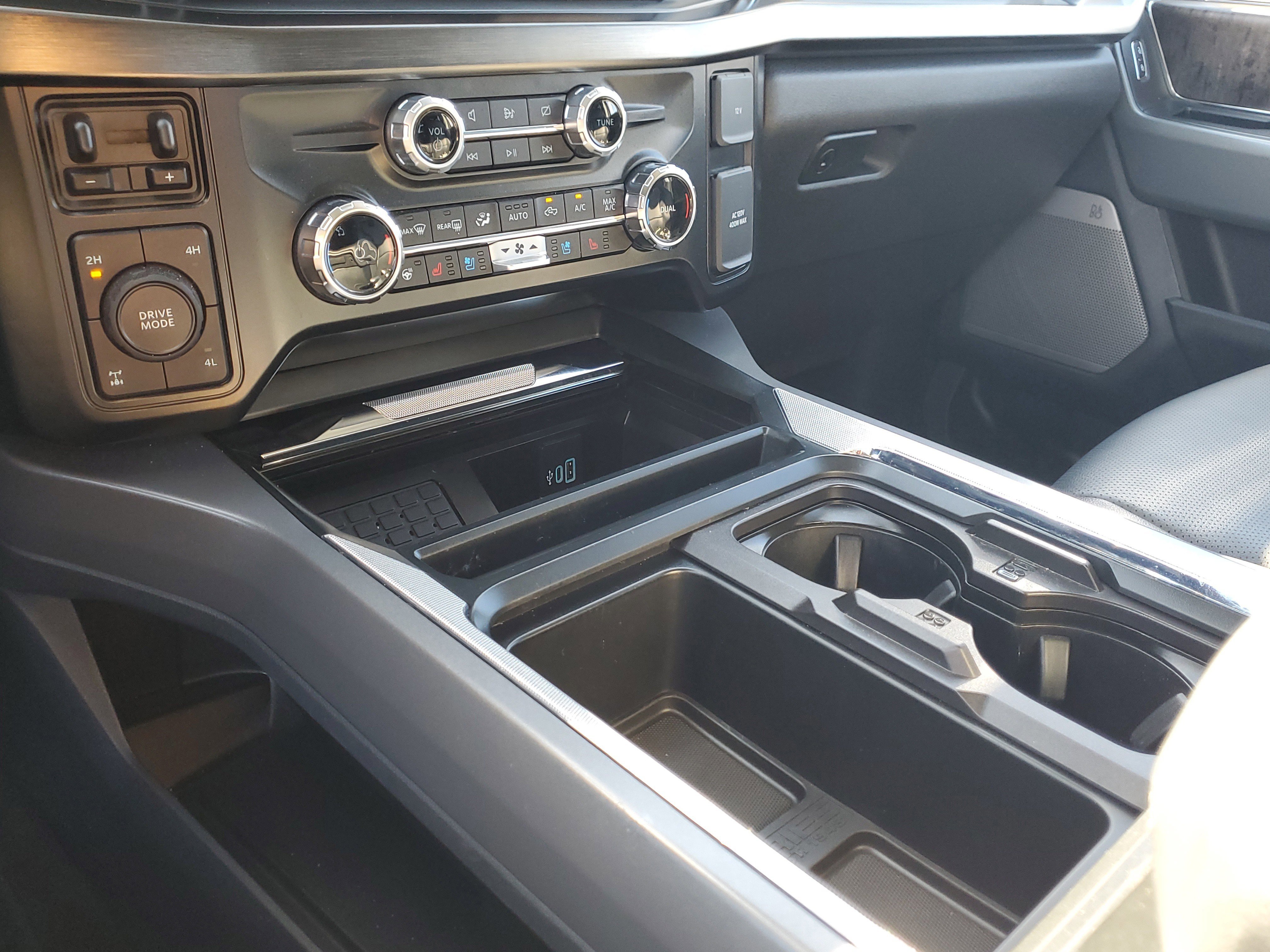 Certified 2024 Ford F250 Lariat w/ Chrome Package image 27