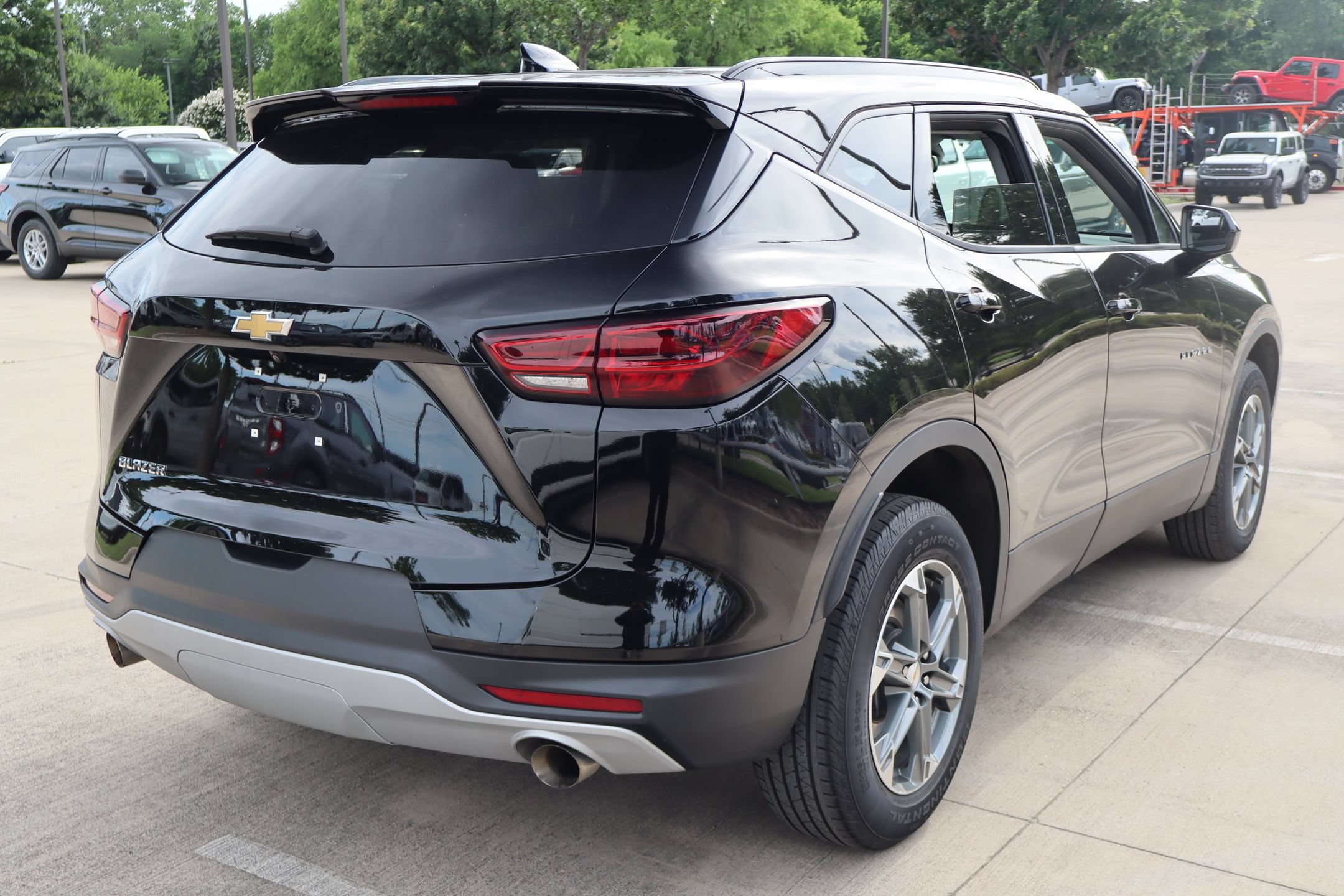 Used 2024 Chevrolet Blazer LT w/ Convenience Package FWD image 3