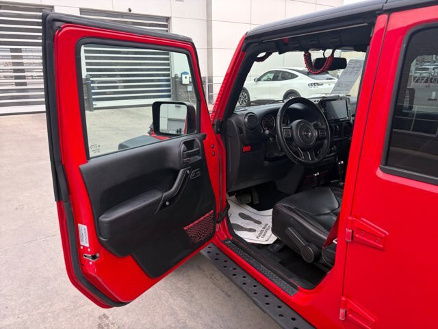 Used 2017 Jeep Wrangler Unlimited Rubicon AWD/4WD image 22