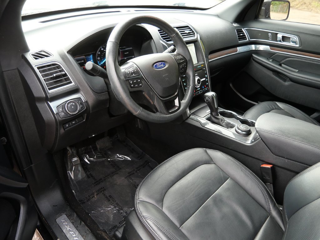 Certified 2019 Ford Explorer Limited w/ Class III Trailer Tow Package AWD/4WD image 3