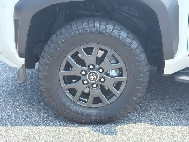 Used 2025 Toyota 4Runner SR5 AWD/4WD image 13