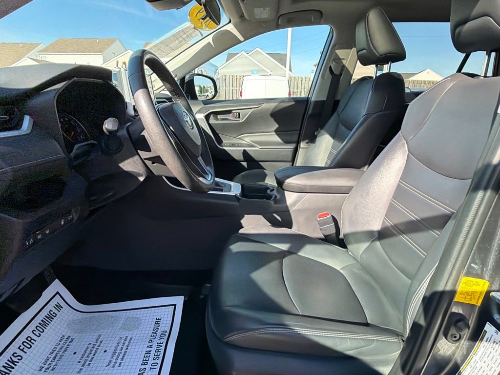 Used 2019 Toyota RAV4 XLE Premium w/ Cold Weather Package AWD/4WD image 28