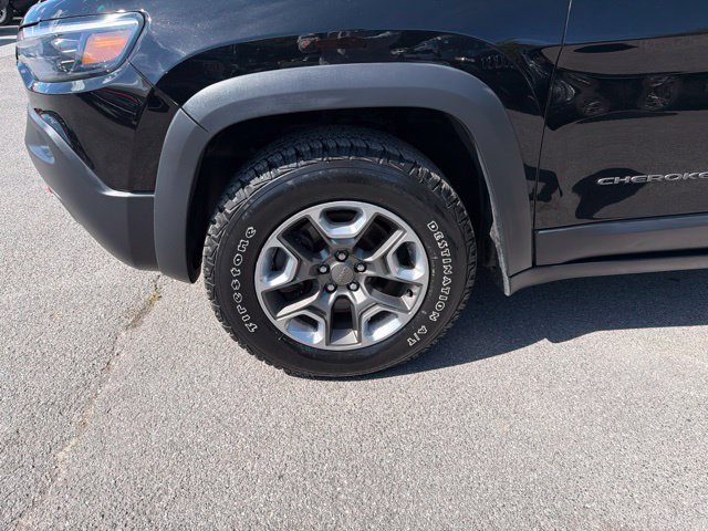 Used 2019 Jeep Cherokee Trailhawk w/ Cold Weather Group AWD/4WD image 13