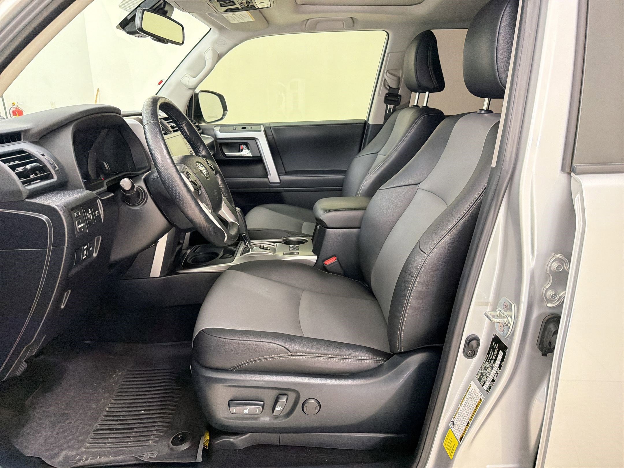 Used 2023 Toyota 4Runner SR5 Premium w/ Moonroof Package RWD image 5
