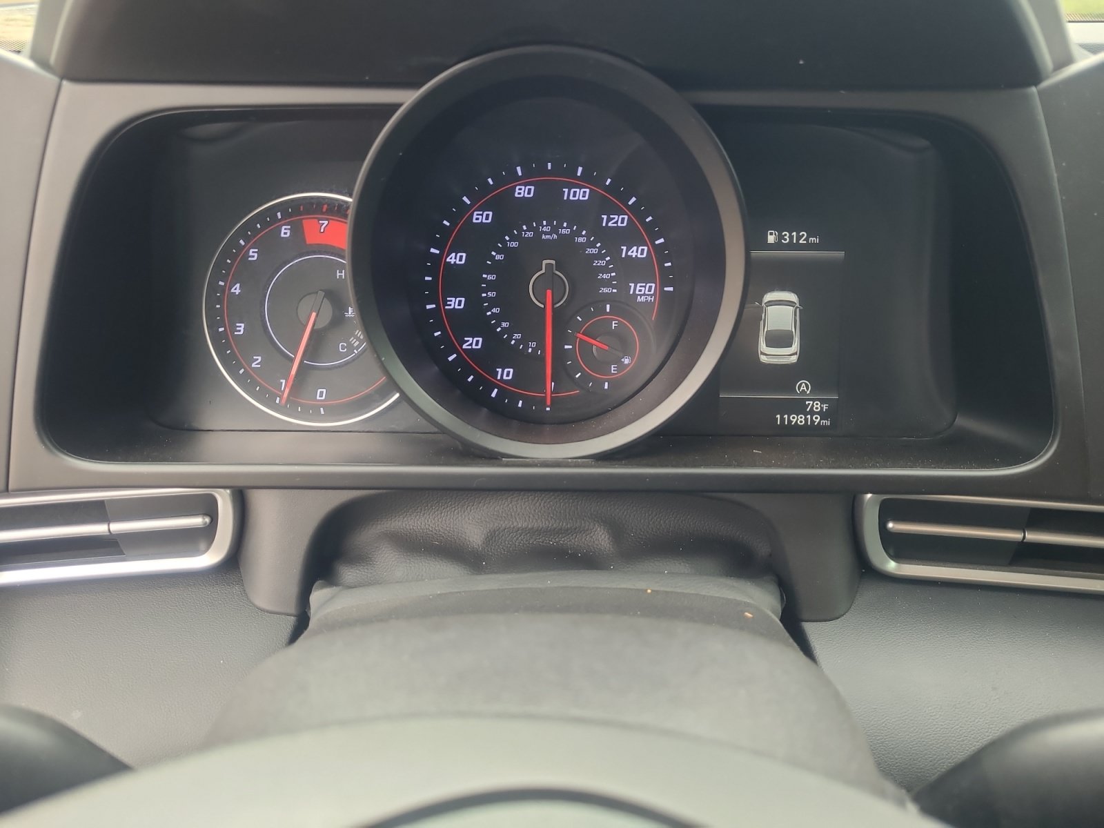 Used 2022 Hyundai Elantra SE FWD image 11