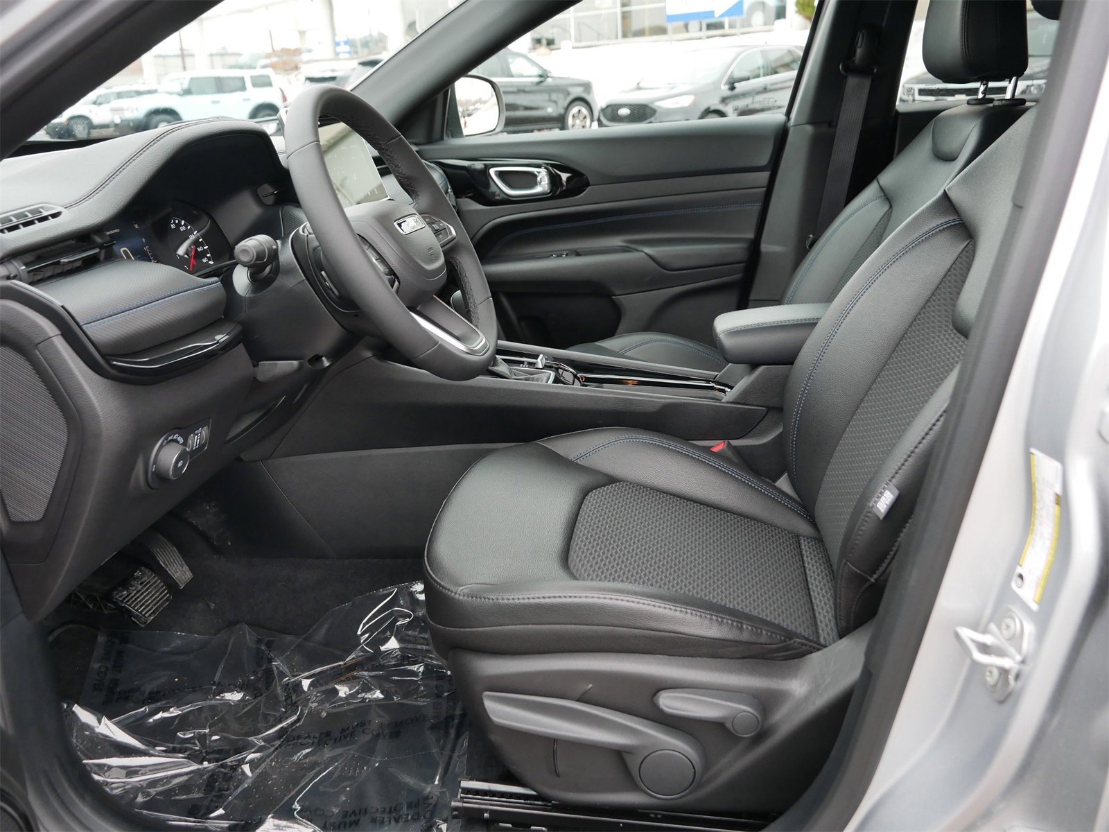 Used 2025 Jeep Compass Latitude w/ Altitude Special Edition image 12