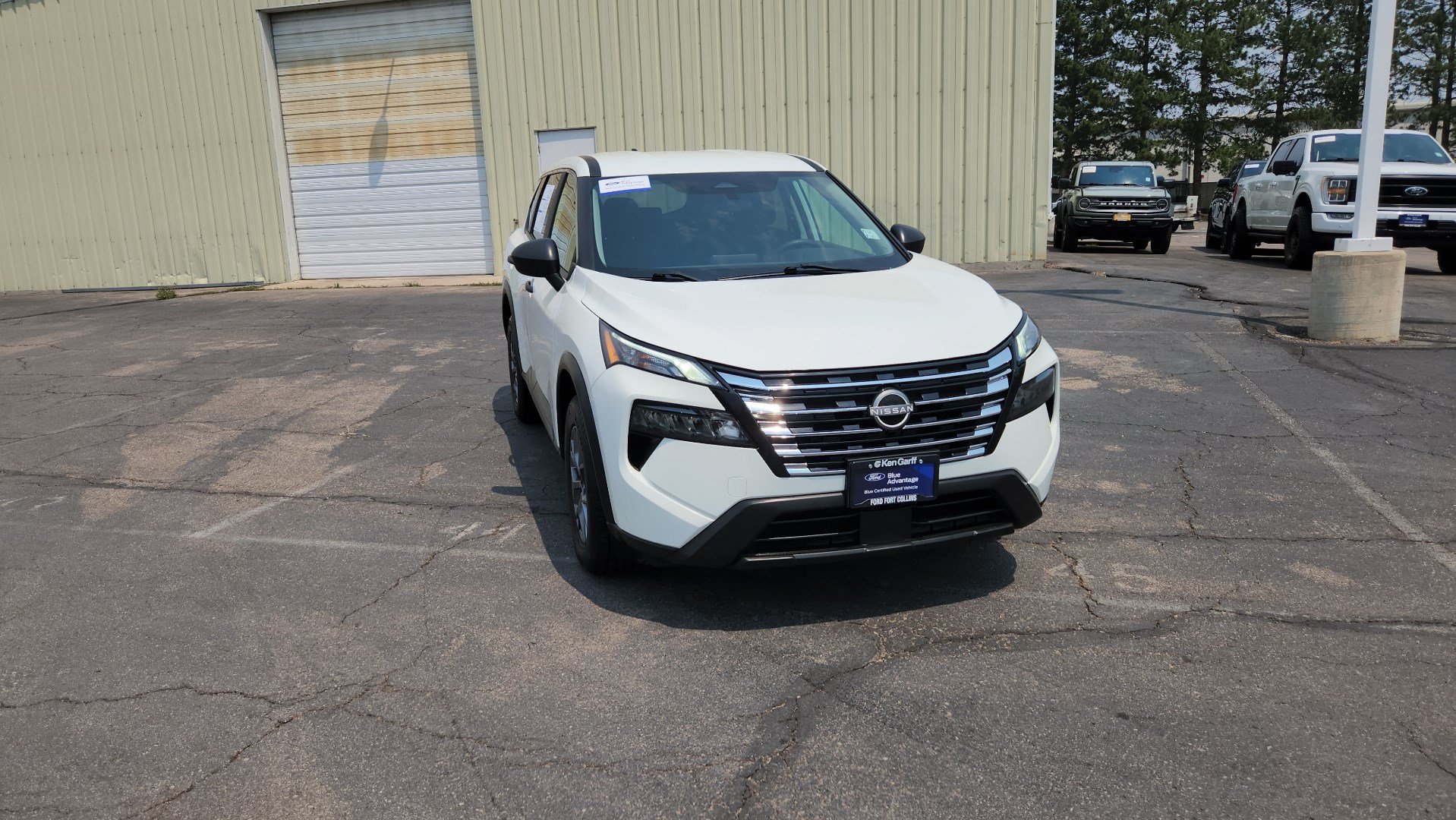 Used 2024 Nissan Rogue S AWD/4WD image 15