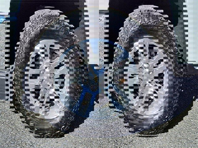 Used 2018 Chevrolet Silverado 1500 LT w/ All Star Edition image 12