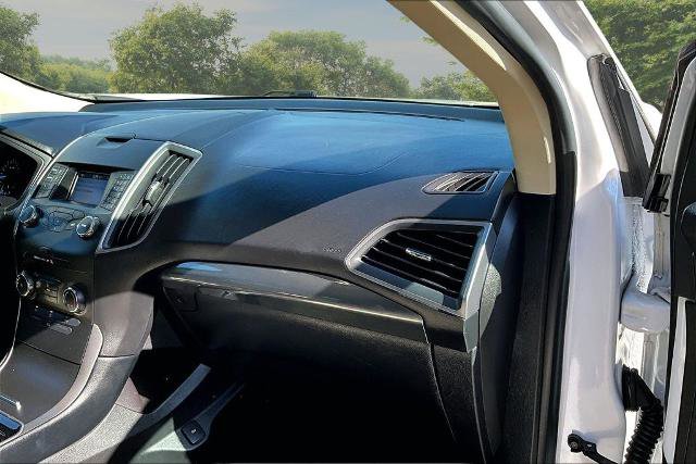 Certified 2019 Ford Edge SE FWD image 16