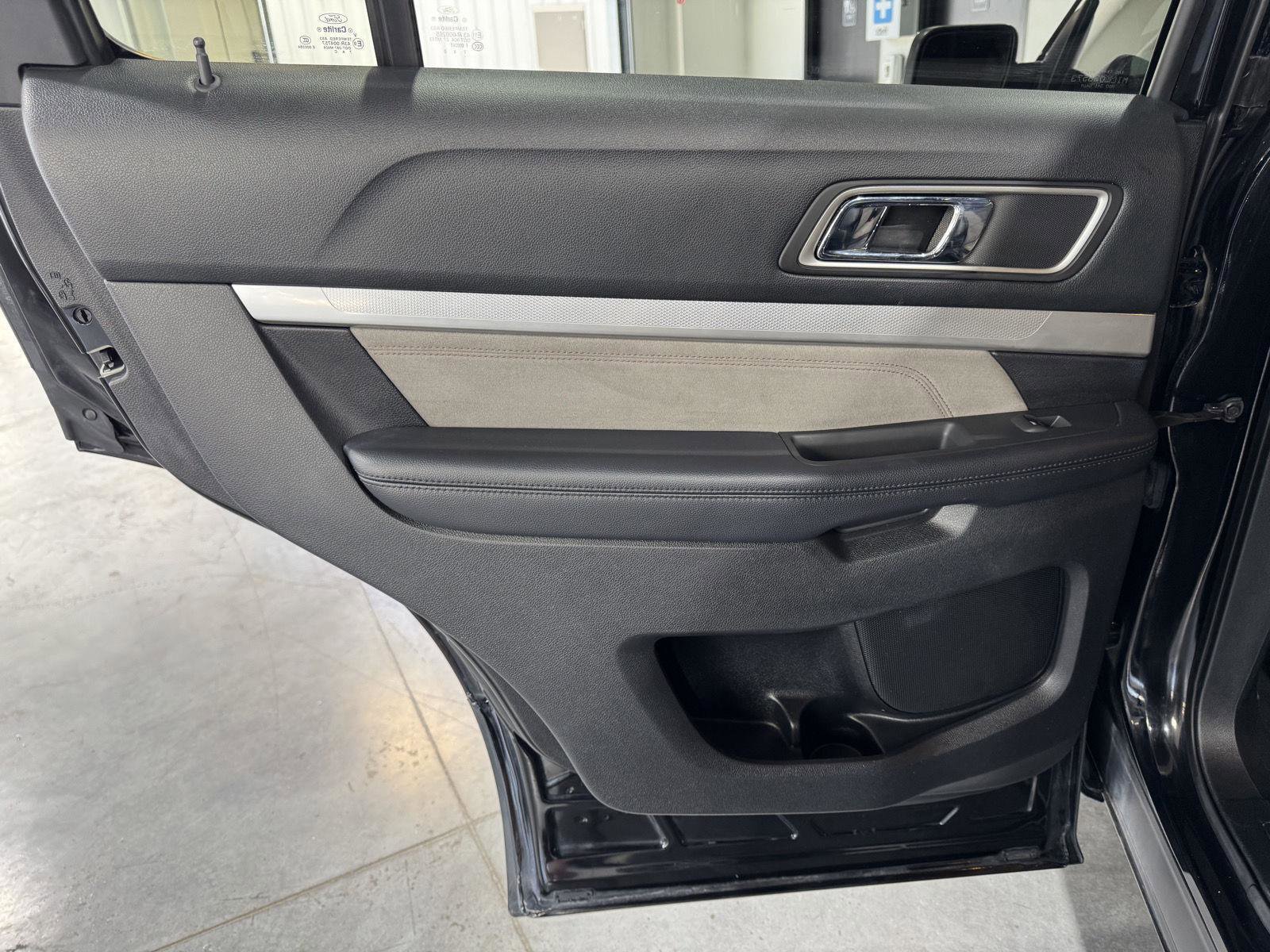 Certified 2017 Ford Explorer XLT w/ Equipment Group 202A FWD image 25