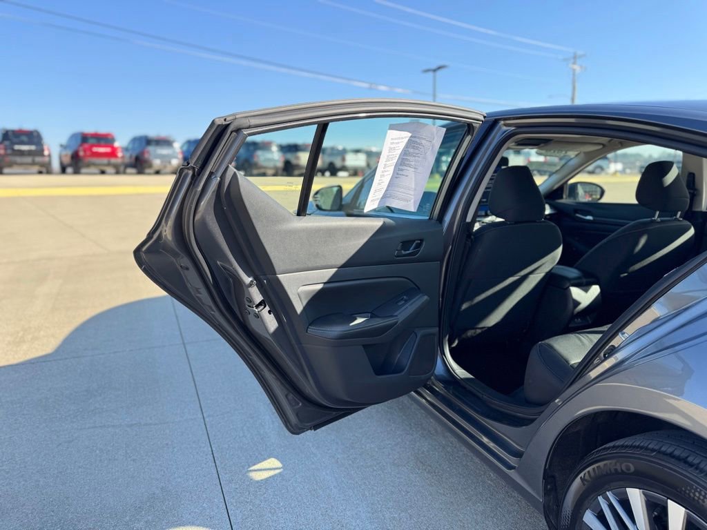 Used 2025 Nissan Altima 2.5 SV image 31