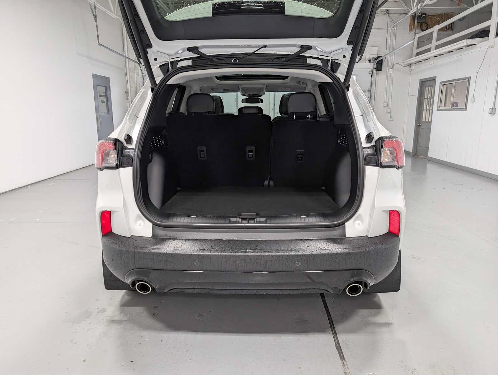 Certified 2021 Ford Escape SEL w/ SEL Stealth AWD Package image 40