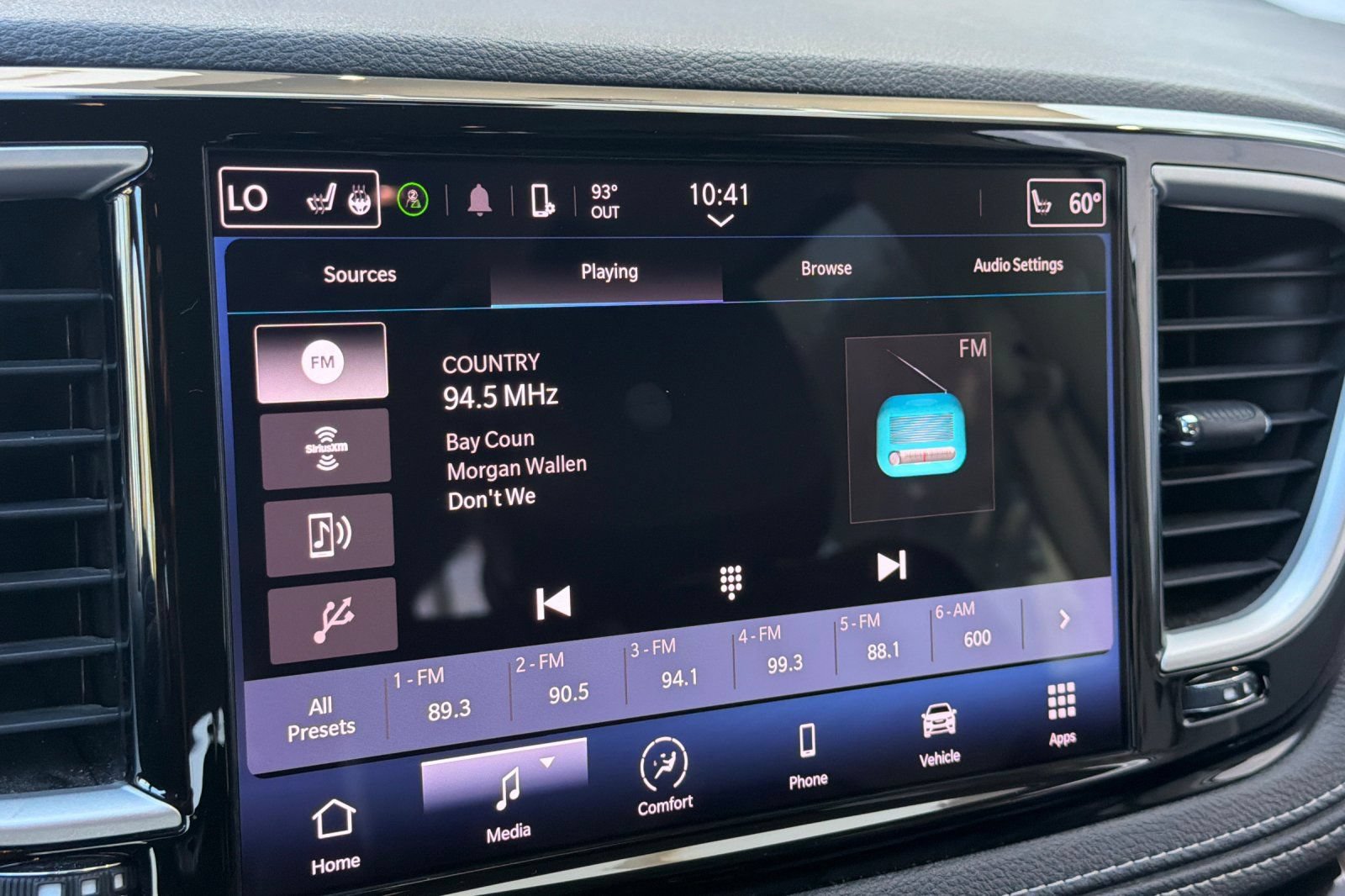 Used 2023 Chrysler Pacifica Touring-L FWD image 21