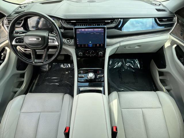Used 2023 Jeep Grand Cherokee Overland w/ Adv Protech Group III AWD/4WD image 16