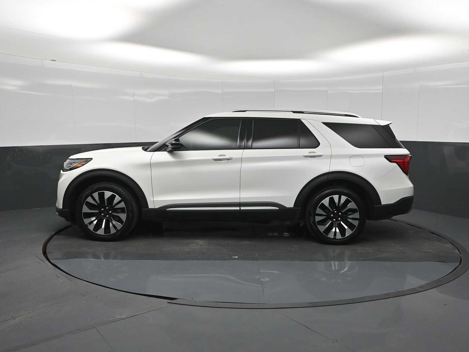 Certified 2026 Ford Explorer Platinum w/ LUX Leather Package AWD/4WD image 5