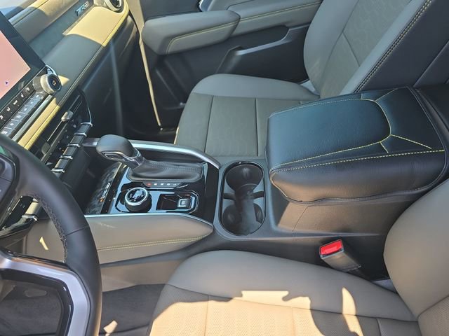 Used 2024 Chevrolet Colorado ZR2 w/ ZR2 Convenience Package III AWD/4WD image 21
