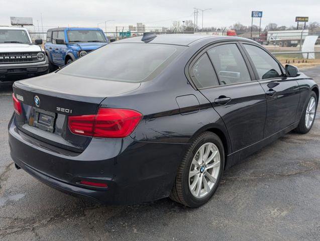 Used 2017 BMW 320i Sedan image 5