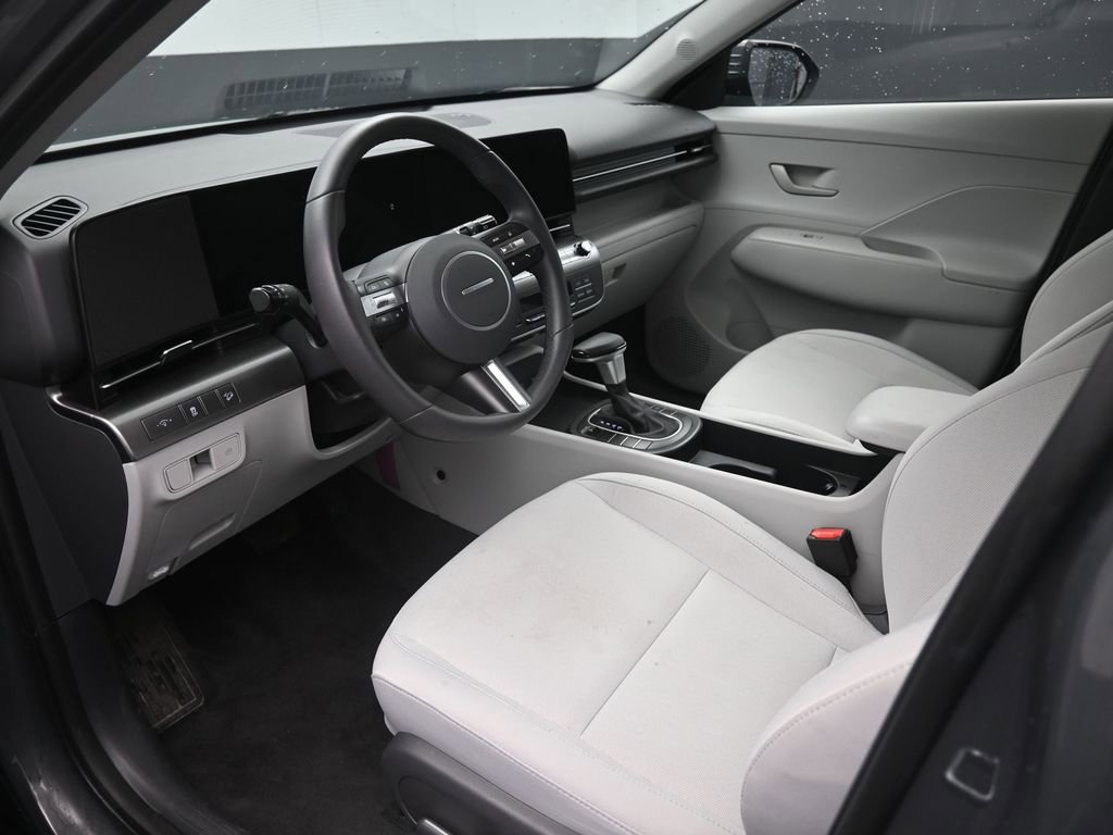 Used 2025 Hyundai Kona SEL FWD image 32