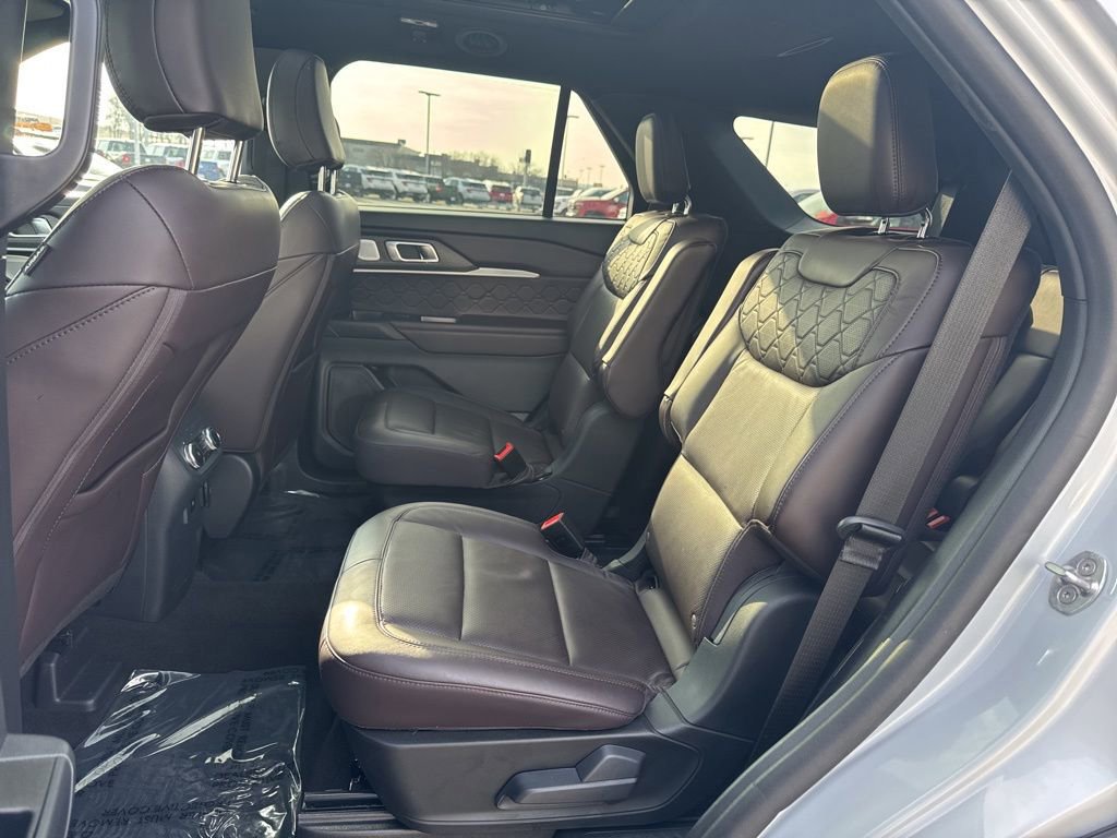 Certified 2025 Ford Explorer Platinum w/ LUX Leather Package image 31