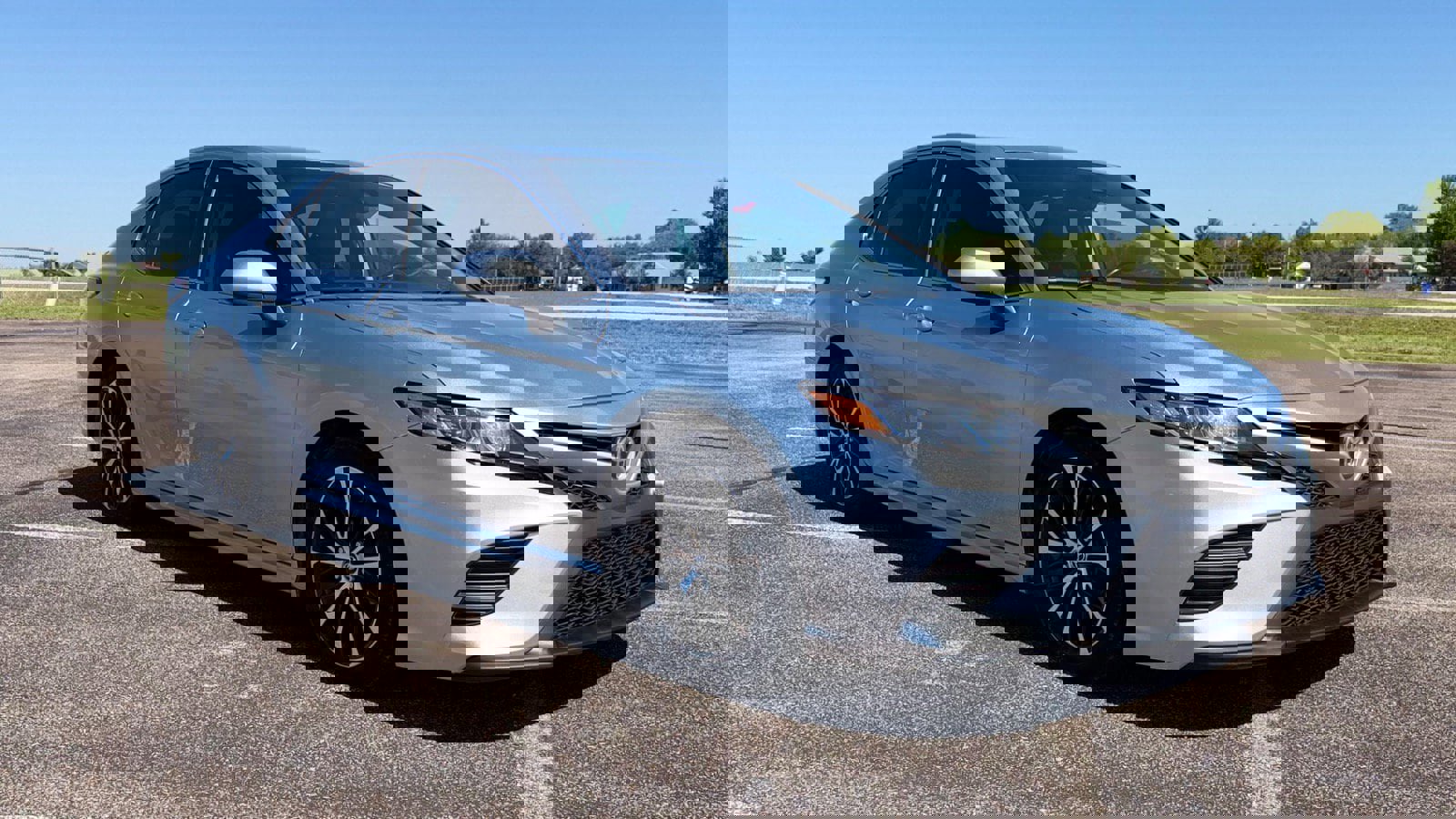 Used 2020 Toyota Camry SE FWD image 7