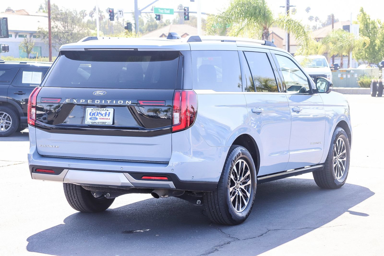 Certified 2025 Ford Expedition Platinum AWD/4WD image 4