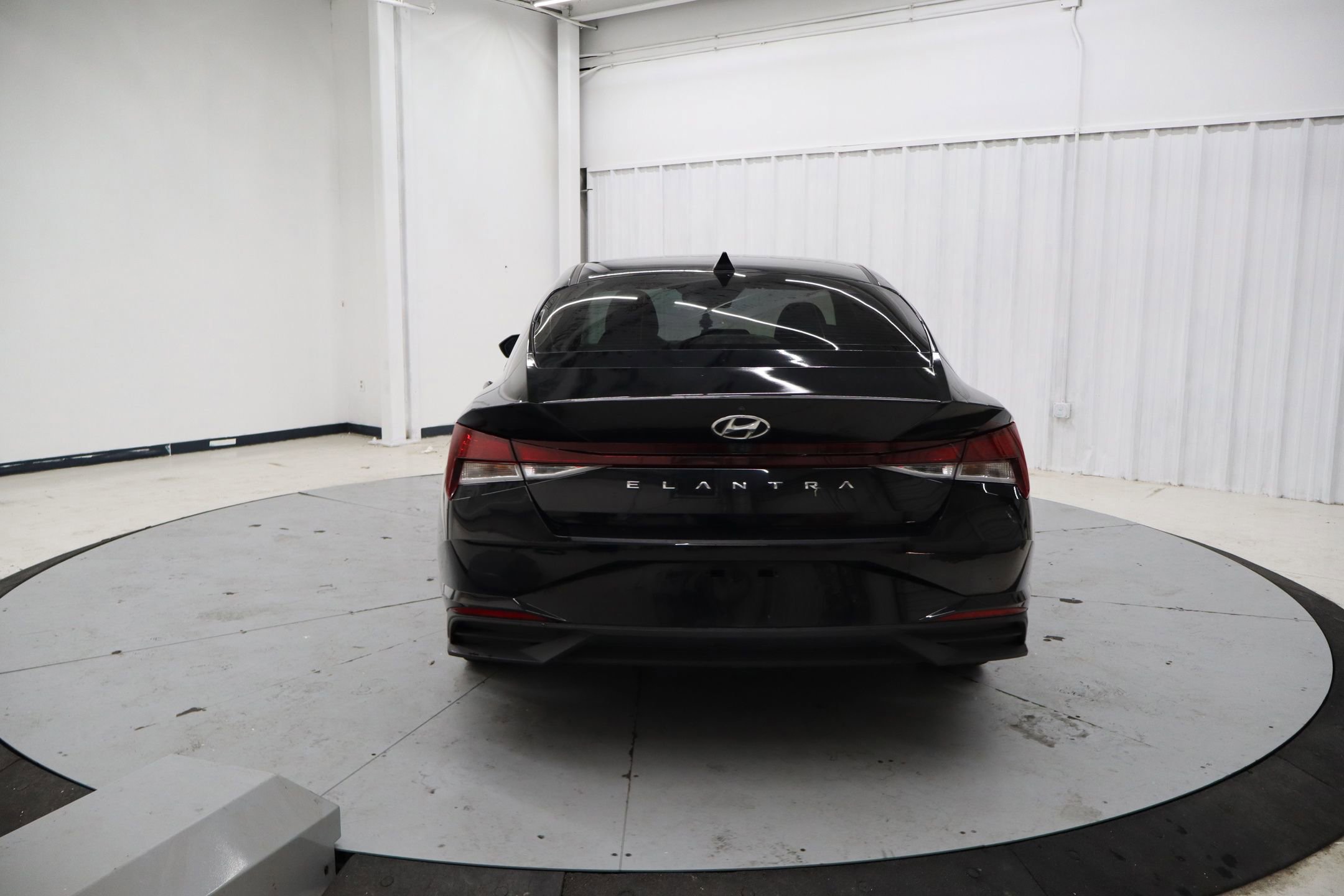 Used 2022 Hyundai Elantra SEL w/ Preferred Accessory Package image 4