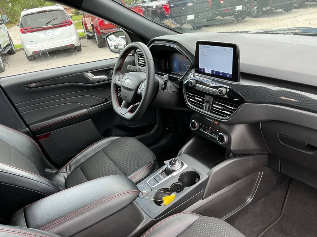 Certified 2025 Ford Escape ST-Line FWD image 16