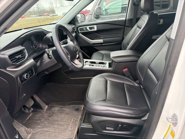 Certified 2023 Ford Explorer XLT w/ Equipment Group 202A image 4