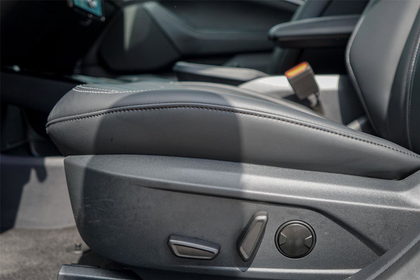 Certified 2025 Ford Mustang Mach-E Select image 21