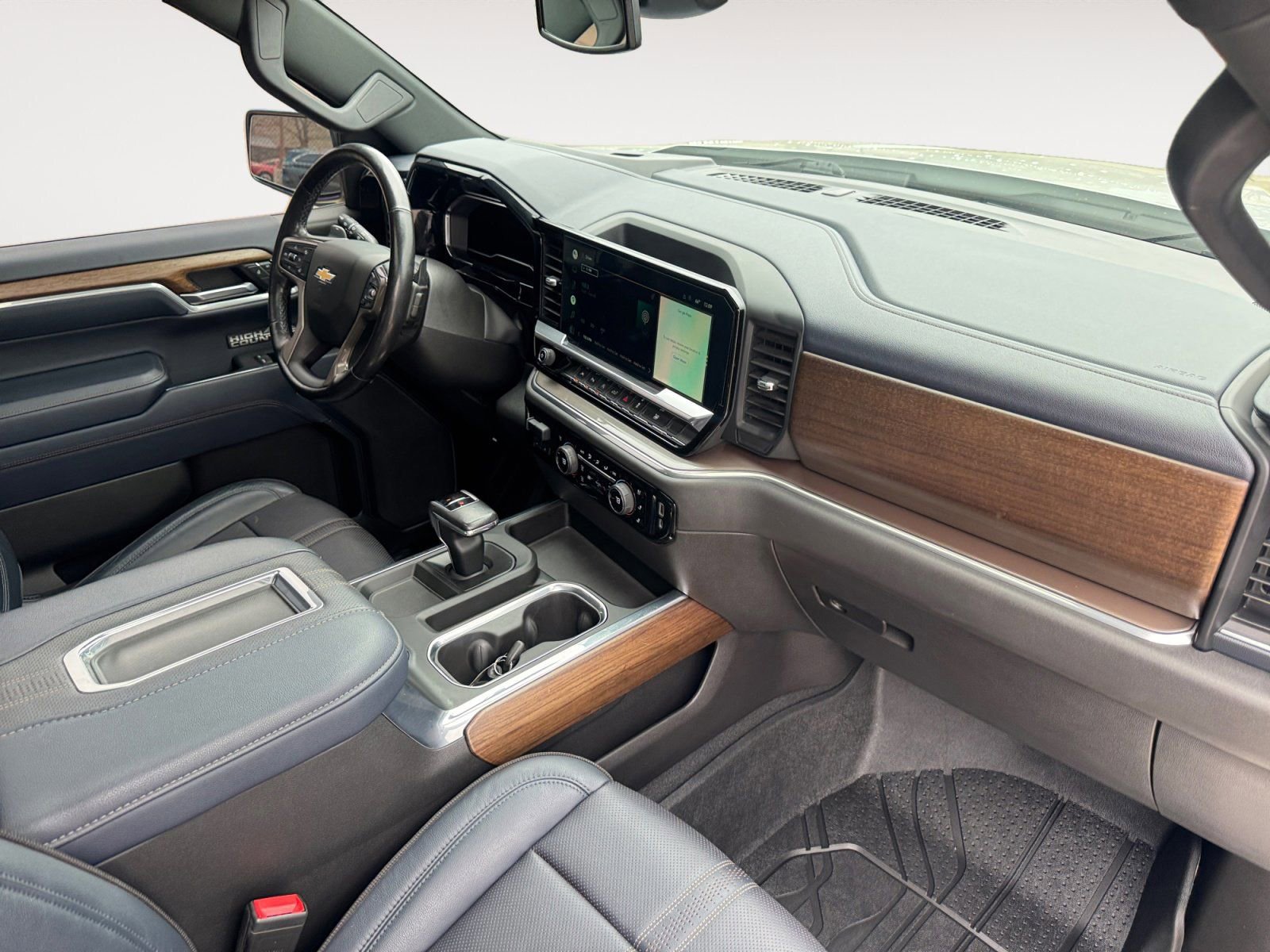 Used 2022 Chevrolet Silverado 1500 High Country w/ High Country Premium Package image 16