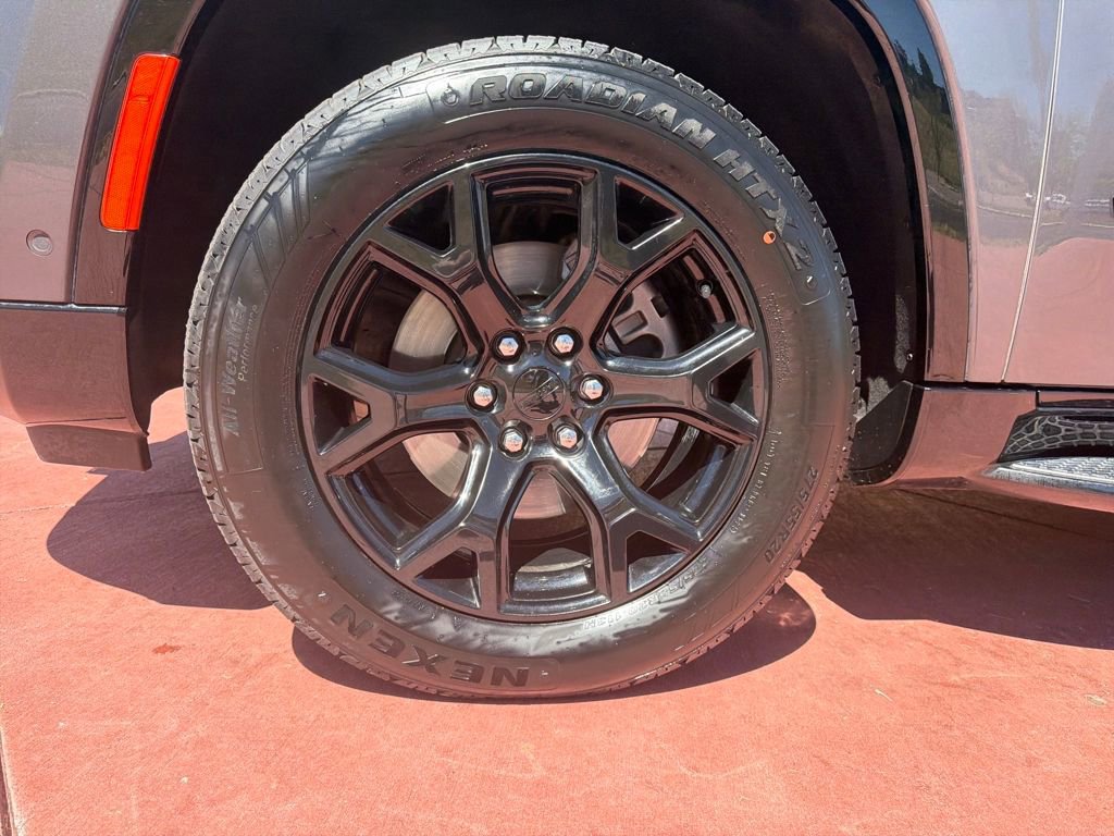 Used 2023 Jeep Wagoneer Series II image 40