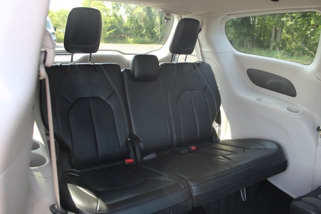Used 2024 Chrysler Pacifica Touring-L FWD image 30