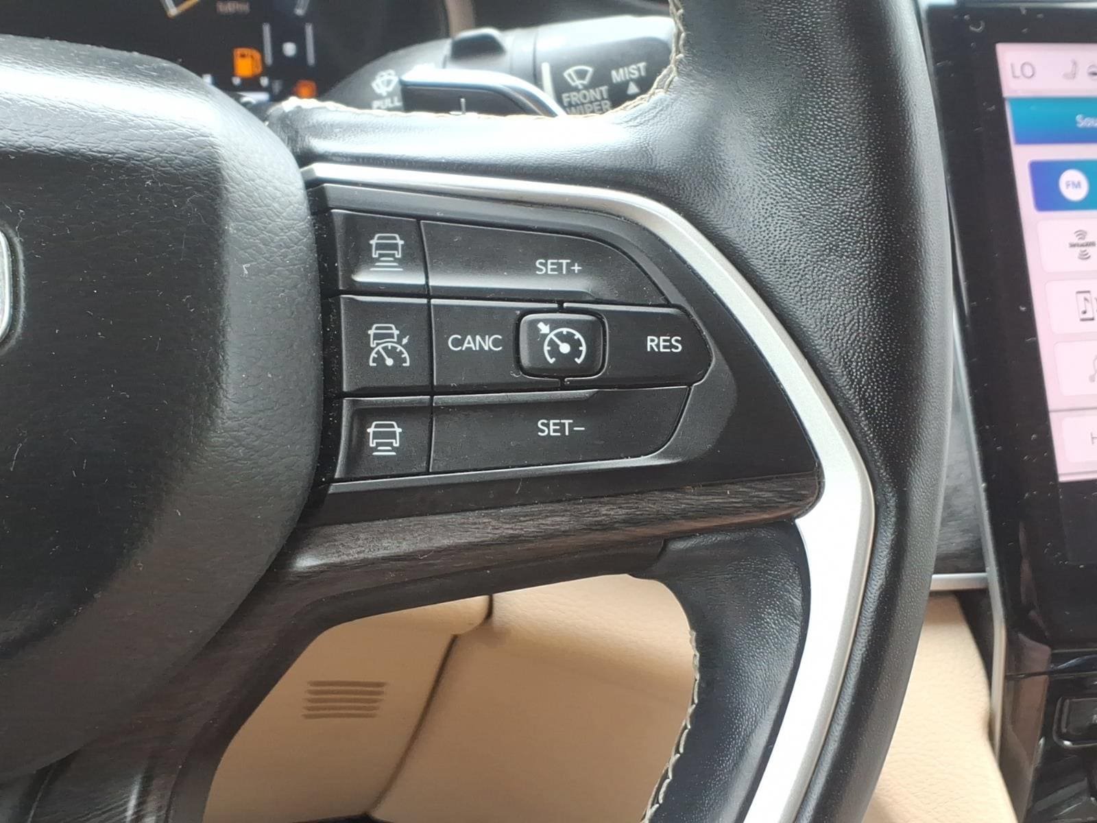 Used 2021 Jeep Grand Cherokee L Limited AWD/4WD image 18
