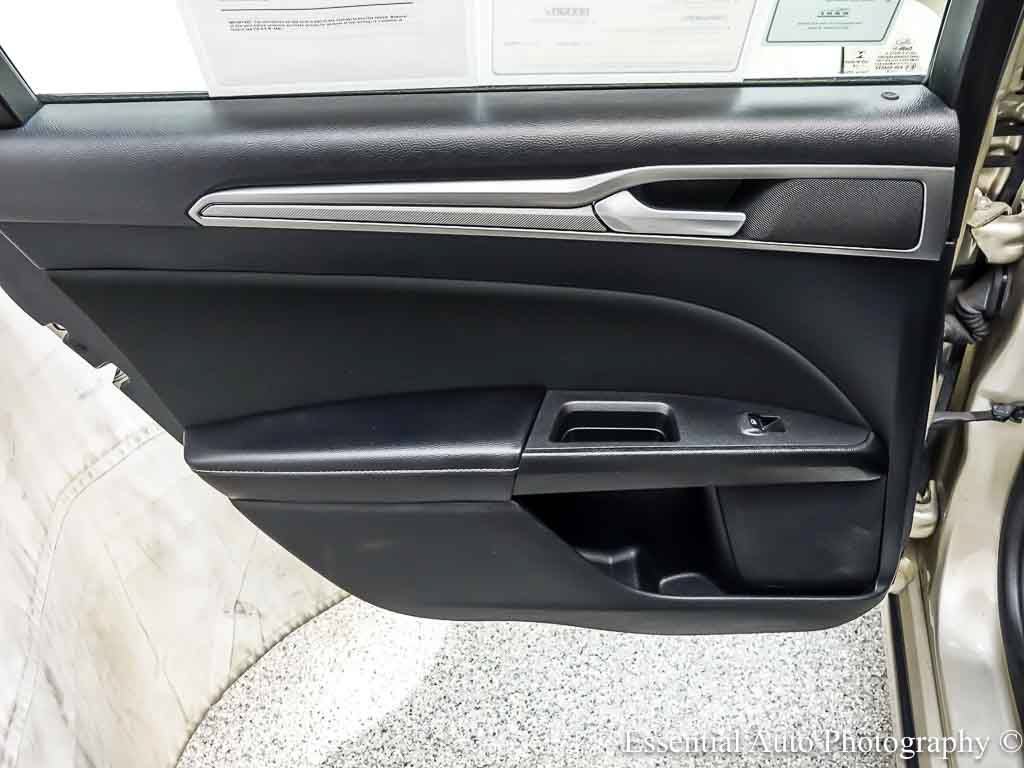 Certified 2018 Ford Fusion SE w/ Fusion SE Technology Package FWD image 23