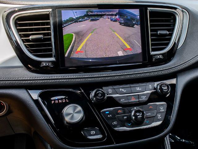 Used 2025 Chrysler Pacifica Limited FWD image 21