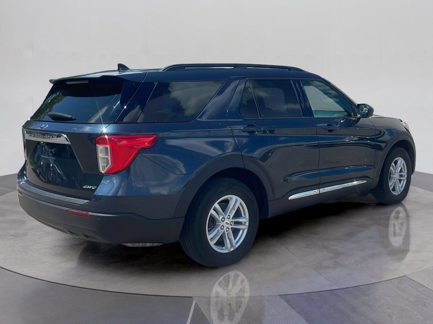 Certified 2024 Ford Explorer XLT AWD/4WD image 5