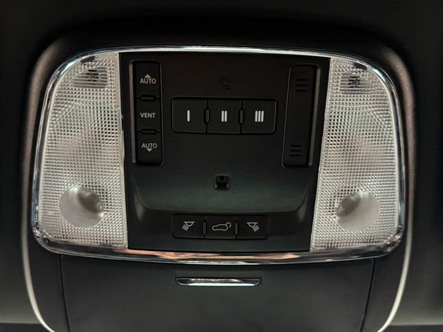 Used 2018 Jeep Grand Cherokee Limited image 32