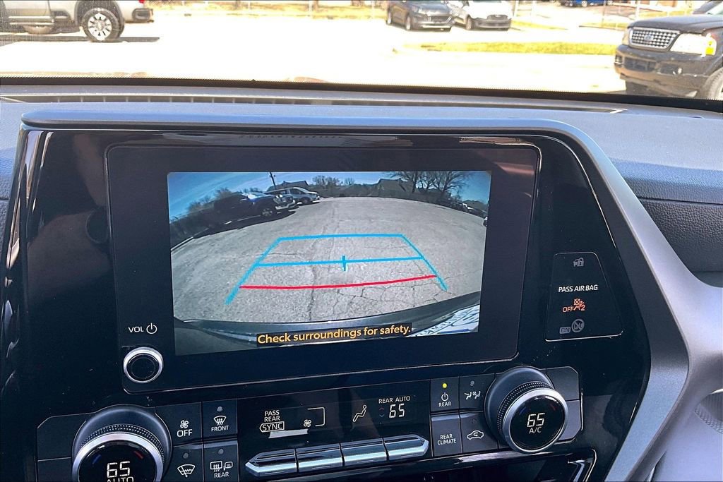 Used 2023 Toyota Highlander LE image 21